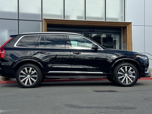 Certified 2025 Volvo XC90 B6 Plus image 9