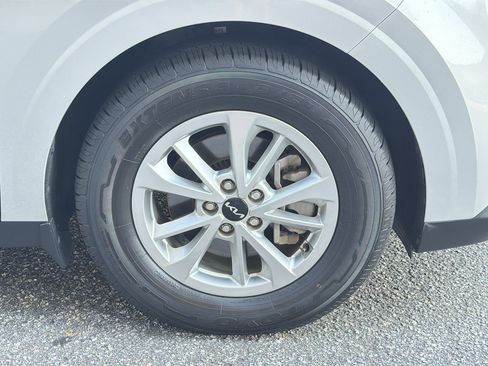 Used 2023 Kia Carnival LX FWD image 31