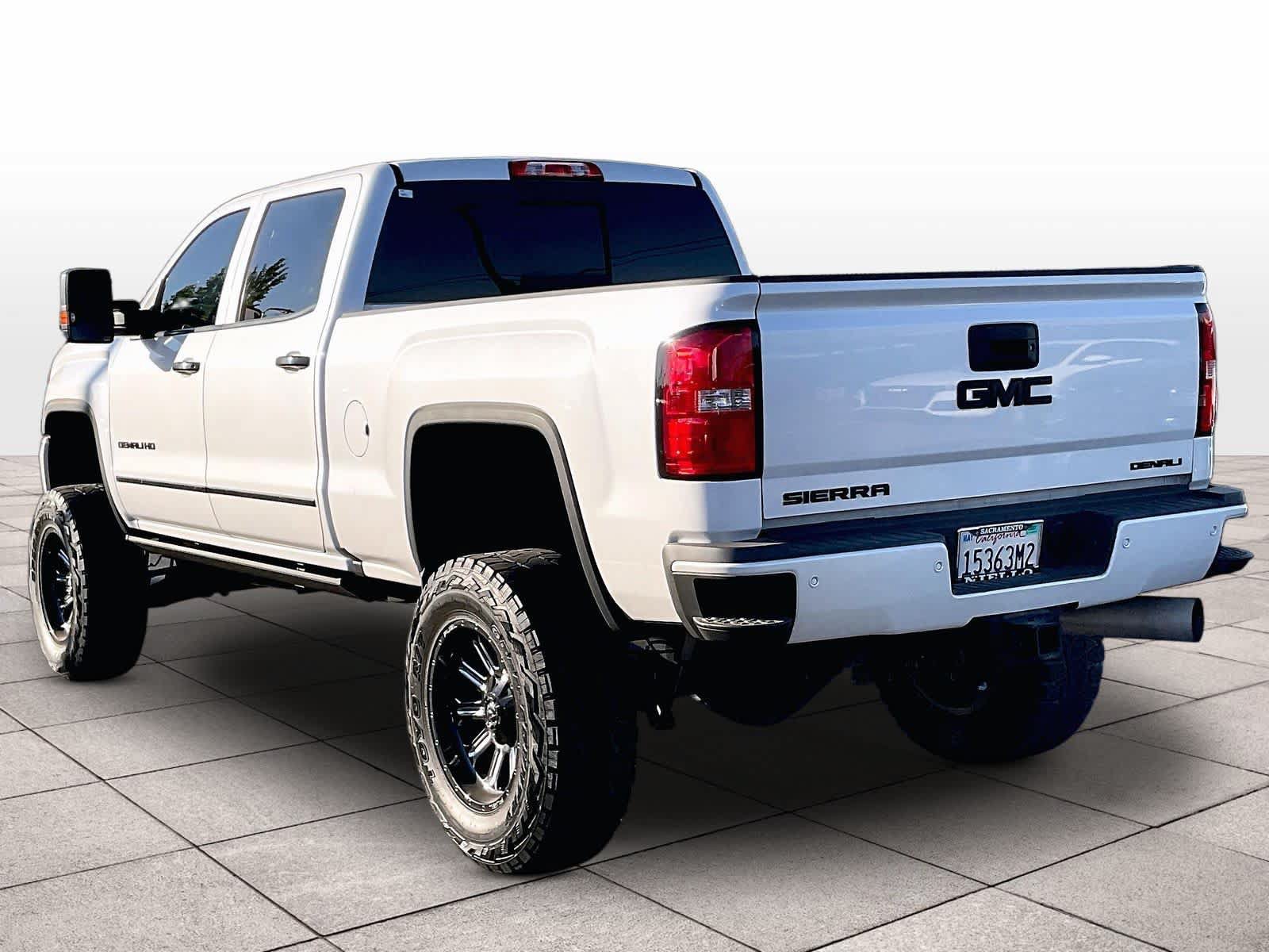 Used 2018 GMC Sierra 2500 Denali w/ Duramax Plus Package AWD/4WD image 15
