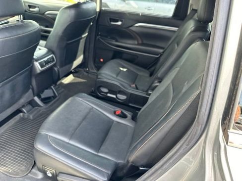 Used 2017 Toyota Highlander Limited w/ Protection Package #3 AWD/4WD image 5