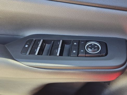 Used 2024 Toyota Prius XLE FWD image 13