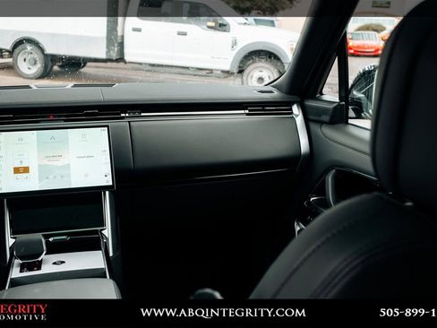 Used 2025 Land Rover Range Rover Long Wheelbase SE AWD/4WD image 20