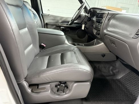 Used 2001 Ford Explorer Sport Trac 4x4 image 28