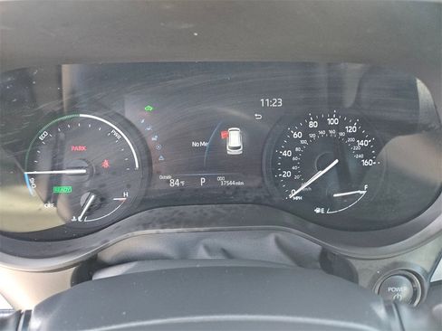 Used 2025 Toyota Sienna LE image 19