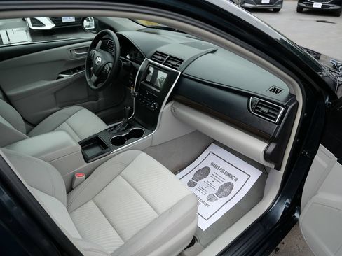 Used 2015 Toyota Camry LE FWD image 15