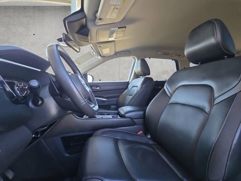 Used 2025 Nissan Pathfinder SL image 19