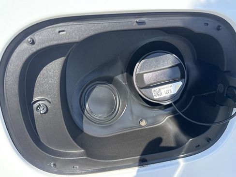 Used 2025 Land Rover Range Rover Sport SE image 31