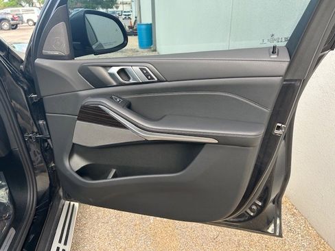 Used 2025 BMW X5 xDrive50e AWD/4WD image 22