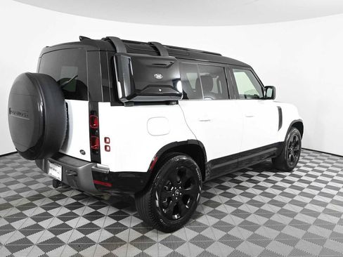 Used 2022 Land Rover Defender 110 X-Dynamic SE AWD/4WD image 9