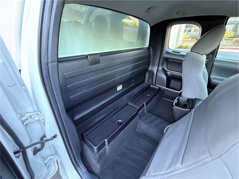 Used 2016 Toyota Tacoma SR image 22
