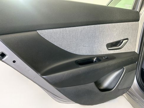 Used 2025 Hyundai Elantra Limited FWD image 27