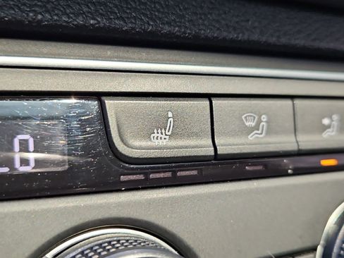 Used 2020 Volkswagen Atlas Cross Sport SE image 25