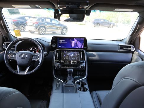 Used 2022 Lexus LX 600 4WD w/ Appearance Package image 18