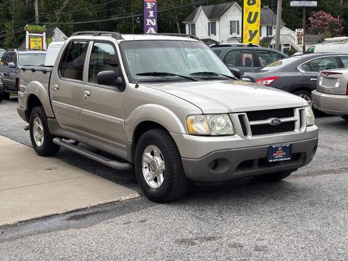 Used 2003 Ford Explorer Sport Trac XLT image 2