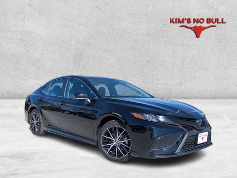 Certified 2024 Toyota Camry SE w/ Cold Weather Package image 1