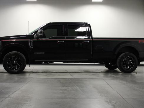 Used 2022 Ford F350 Platinum AWD/4WD image 7