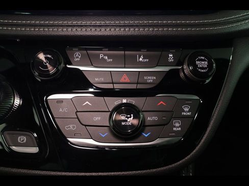 New 2026 Chrysler Pacifica Limited w/ S Appearance Package image 14