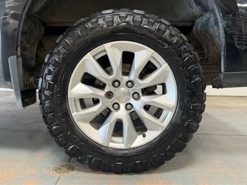 Used 2019 Chevrolet Silverado 1500 Custom w/ Custom Value Package AWD/4WD image 9