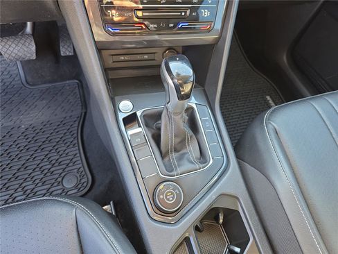 Used 2022 Volkswagen Tiguan SE image 23