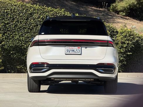Used 2025 Lincoln Nautilus Reserve AWD/4WD image 10