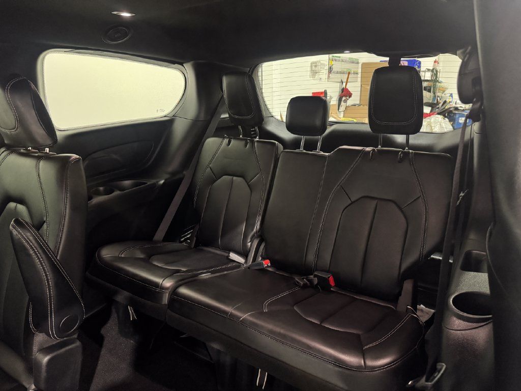 Used 2025 Chrysler Pacifica Select FWD image 21