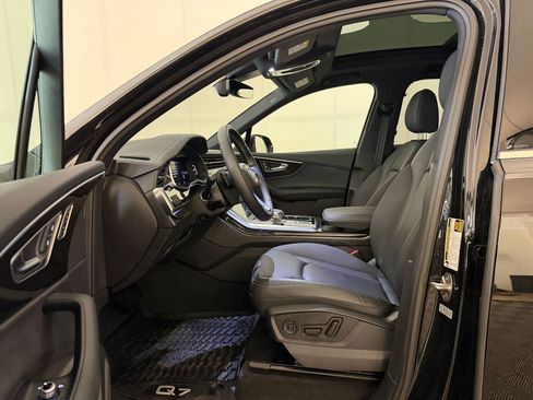 Certified 2025 Audi Q7 2.0T Premium w/ Convenience Package AWD/4WD image 5