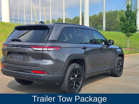 Used 2024 Jeep Grand Cherokee Altitude AWD/4WD image 3