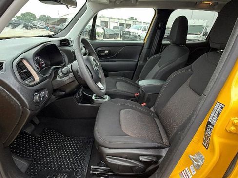 Used 2023 Jeep Renegade Latitude w/ Sun/Sound Group AWD/4WD image 13