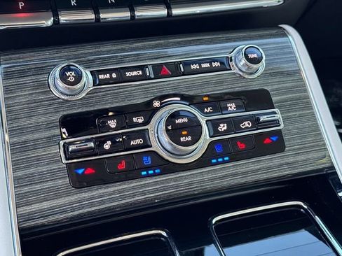 Used 2023 Lincoln Aviator Black Label w/ Dynamic Handling Package AWD/4WD image 26
