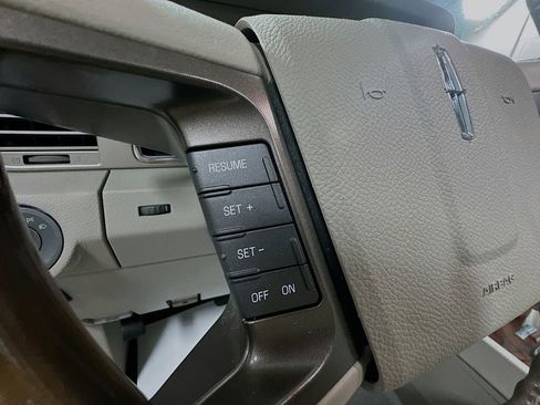 Used 2014 Lincoln Navigator 4WD image 38