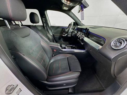Used 2021 Mercedes-Benz GLB 250 image 33