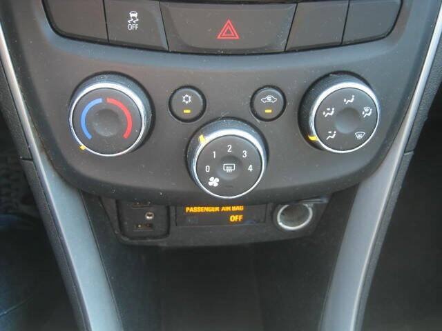 Used 2018 Chevrolet Trax LT w/ LT Convenience Package AWD/4WD image 22