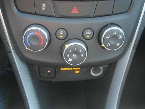 Used 2018 Chevrolet Trax LT w/ LT Convenience Package AWD/4WD image 22