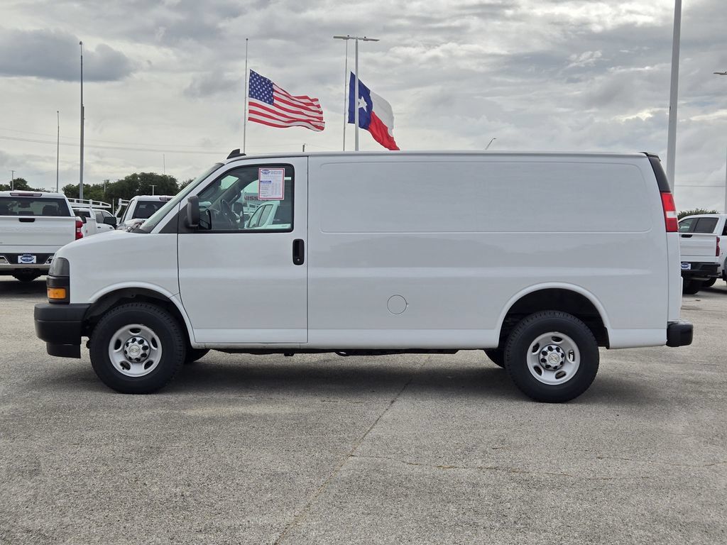 Used 2020 Chevrolet Express 2500 w/ Communications Package RWD image 4
