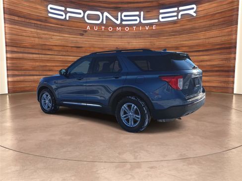 Used 2020 Ford Explorer XLT image 3