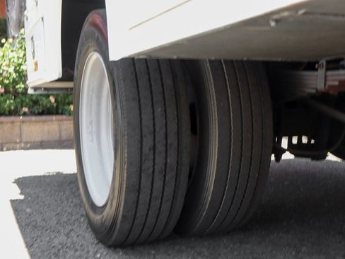 Used 2016 Ford F550 2WD Regular Cab Super Duty image 32