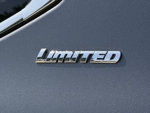 Used 2024 Toyota Tundra Limited w/ Power Package AWD/4WD image 9