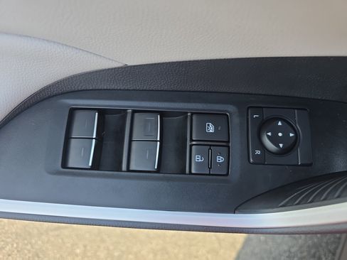Used 2025 Toyota RAV4 XLE w/ Convenience Package FWD image 28