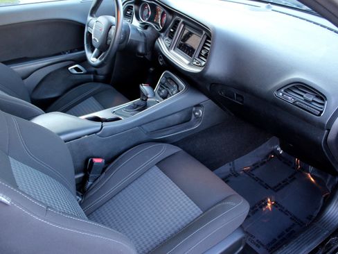 Used 2021 Dodge Challenger SXT image 15