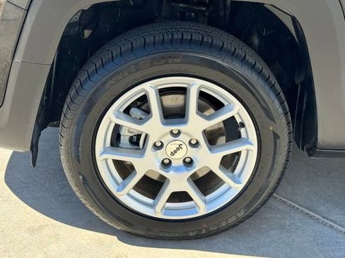 Used 2023 Jeep Renegade Latitude image 9