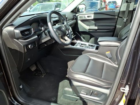 Used 2023 Ford Explorer XLT w/ Equipment Group 202A AWD/4WD image 9