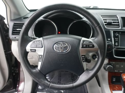 Used 2013 Toyota Highlander Limited FWD image 18