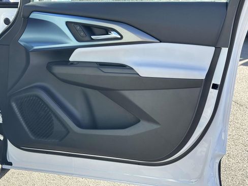 New 2026 Chevrolet Equinox EV LT image 25