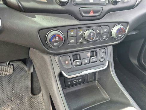 Used 2018 GMC Terrain Denali w/ Advanced Safety Package FWD image 17