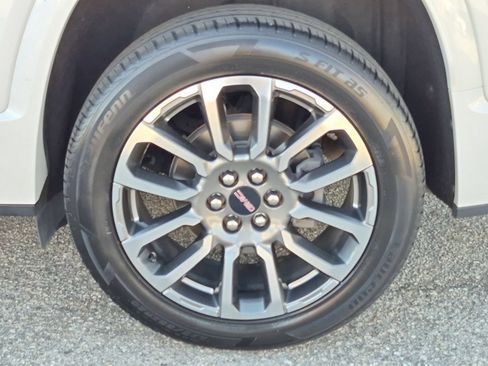 Used 2021 GMC Acadia Denali w/ Denali Ultimate Package AWD/4WD image 9