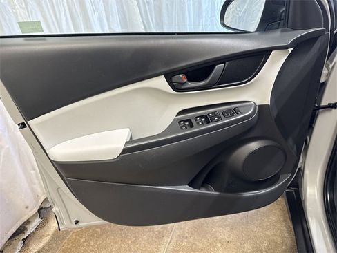 Used 2023 Hyundai Kona SEL image 21