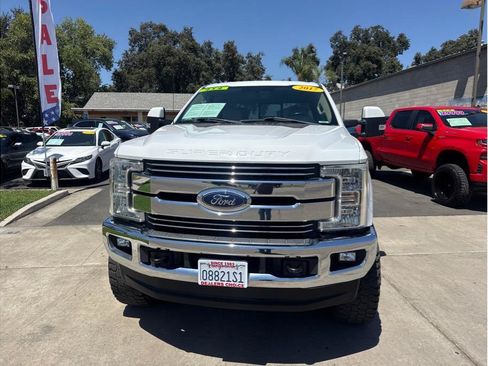 Used 2017 Ford F250 Lariat w/ Lariat Value Package AWD/4WD image 2