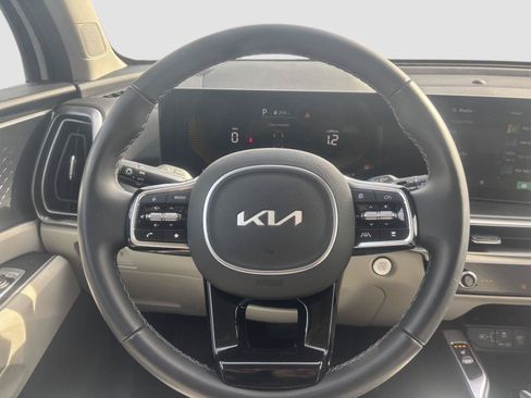Used 2025 Kia Sorento S FWD image 12