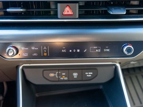 New 2026 Kia Carnival FWD image 24