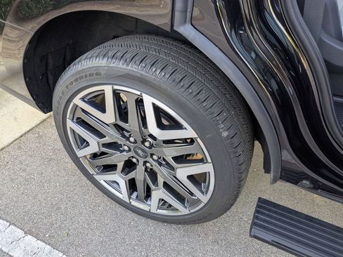 Certified 2025 Ford Expedition Platinum w/ Platinum Ultimate Package AWD/4WD image 36